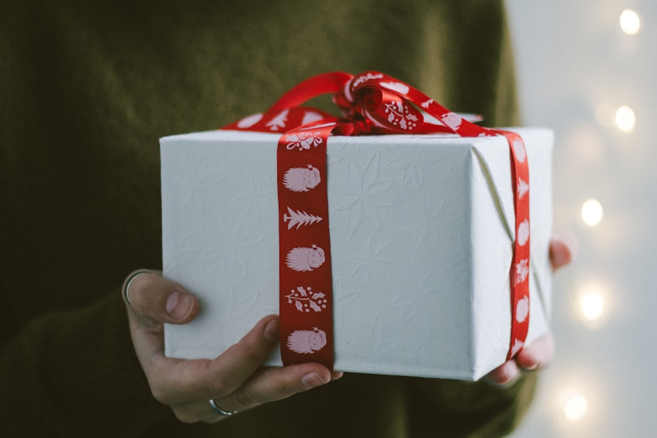 How to Choose the Perfect Custom Gift